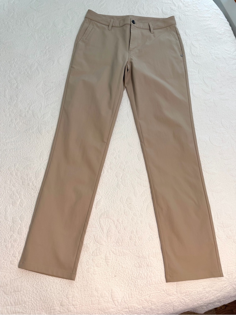 Vuori Pants Mens 32x32 Tan Cascade Tech Chino Performance Stretch Golf V427